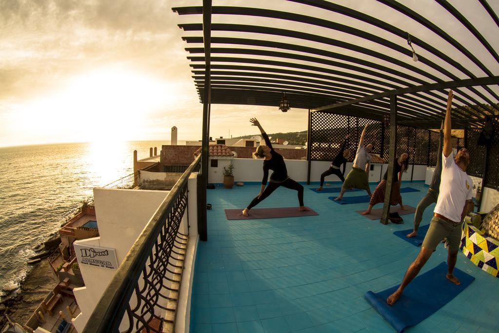 Dfrost Almugar Surf And Yoga Vandrarhem Taghazout Exteriör bild